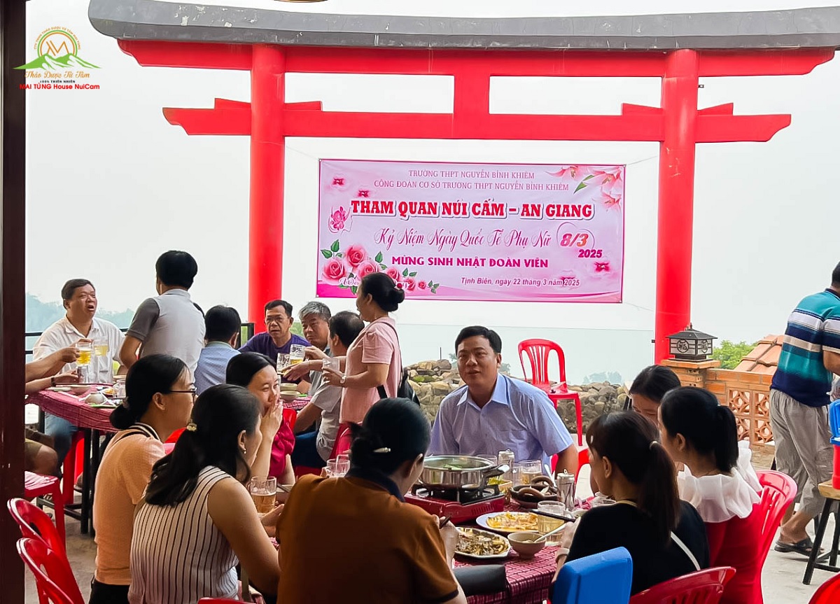 to chuc tiec tai mai tung house nui cam