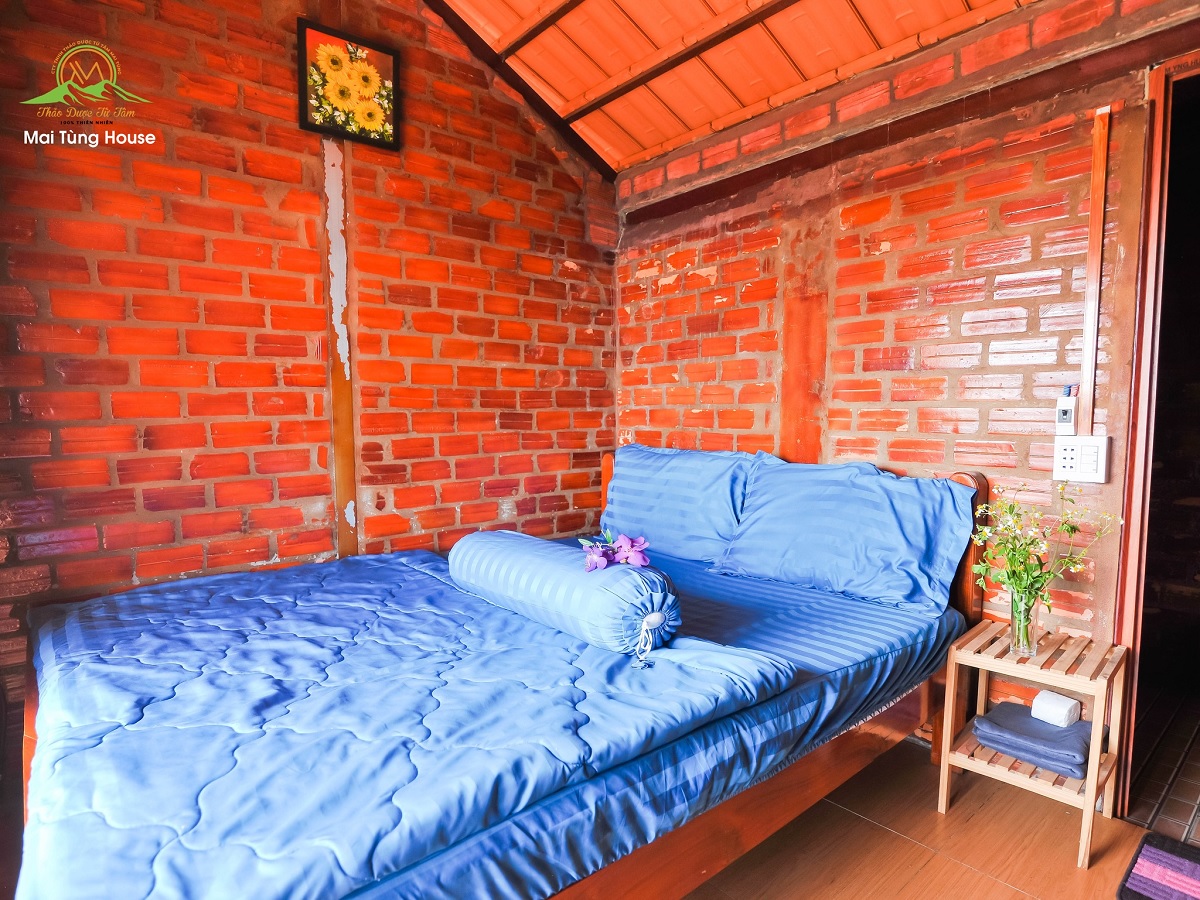 Phòng nghỉ 1 giường đôi không gian nhà tranh