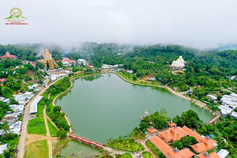 canh quan tren dinh nui cam