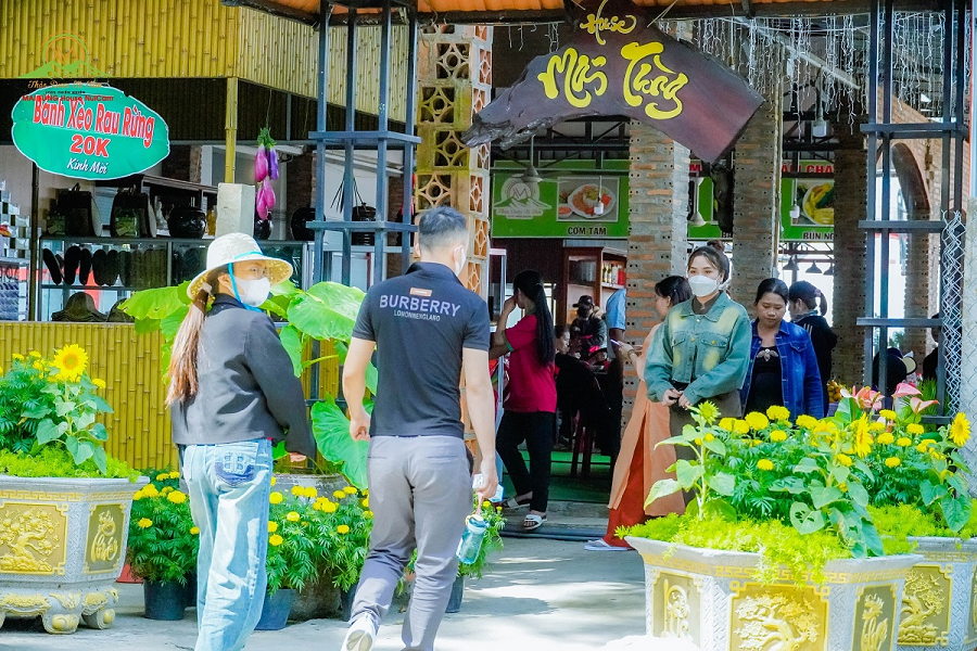 Nhà hàng Mai Tùng House – Thưởng thức bánh xèo truyền thống giữa lòng Núi Cấm